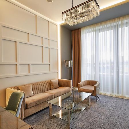 Aghababyan'S Hotel Yerevan Ngoại thất bức ảnh A living room in a suite at the hotel