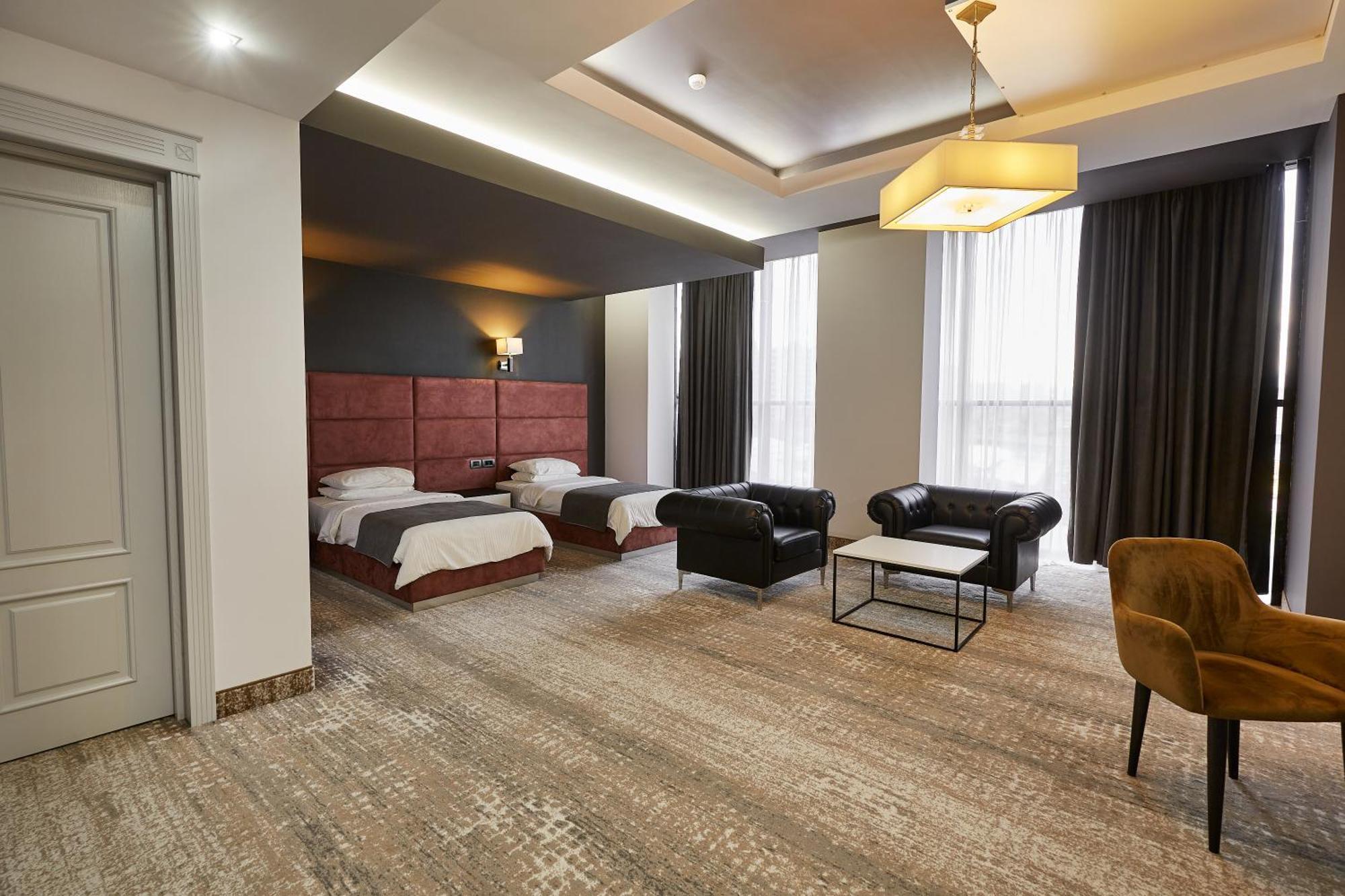 Aghababyan'S Hotel Yerevan Ngoại thất bức ảnh A suite at the hotel