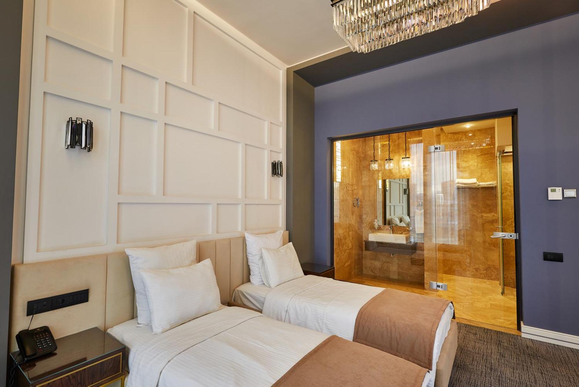 Aghababyan'S Hotel Yerevan Phòng bức ảnh A room at the hotel