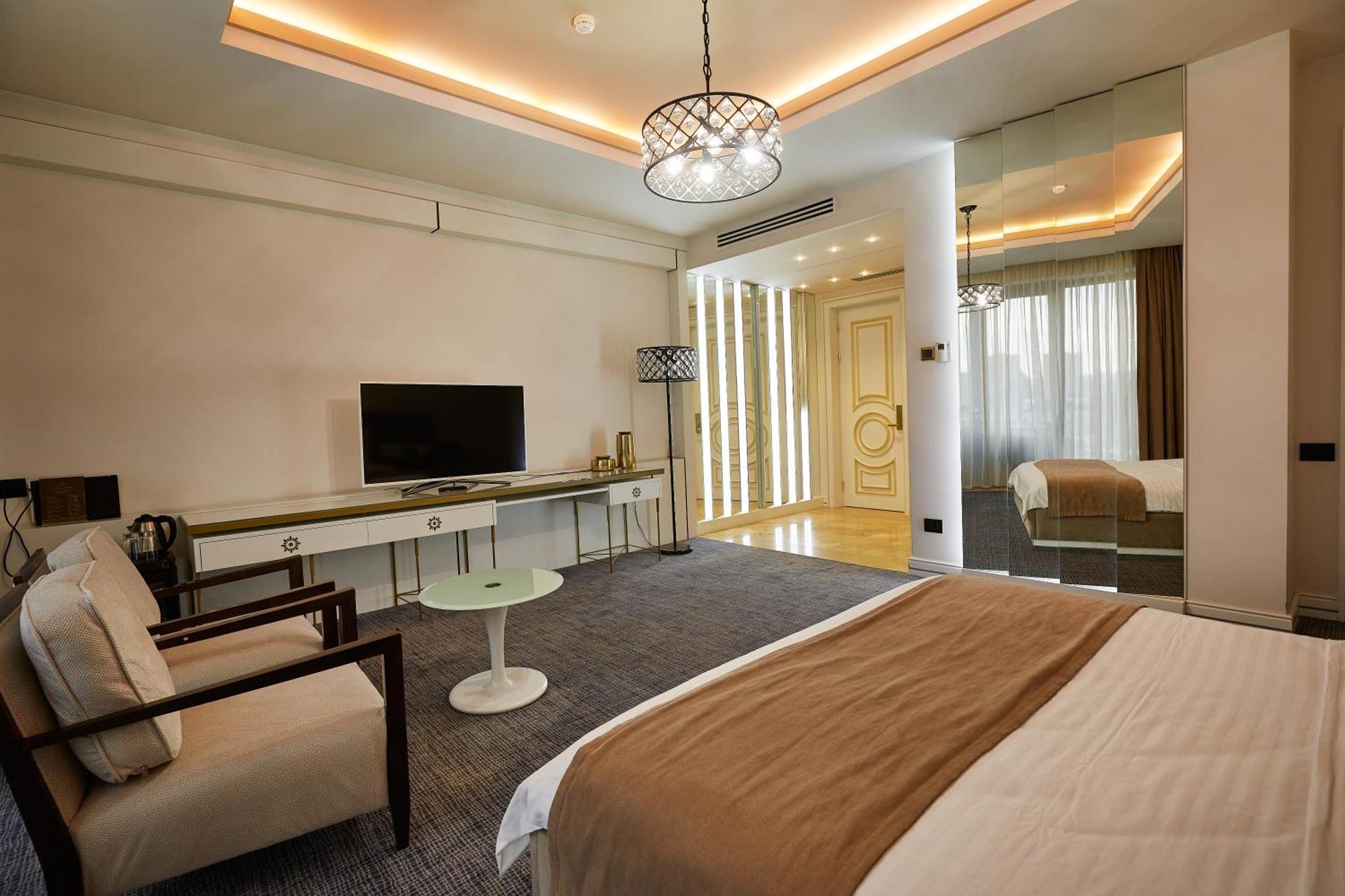 Aghababyan'S Hotel Yerevan Phòng bức ảnh A room at the hotel