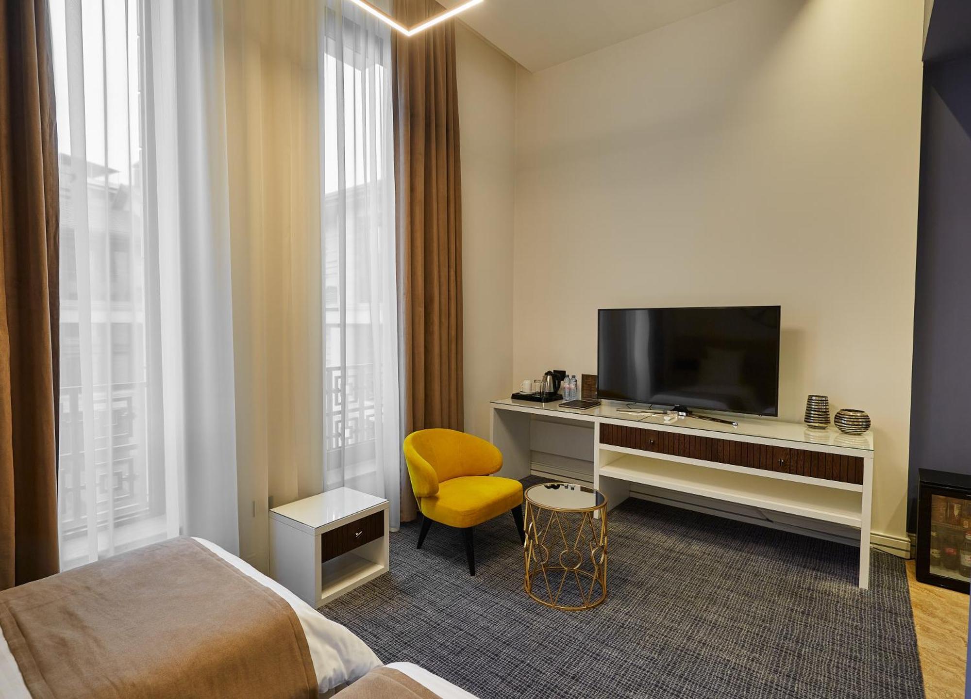 Aghababyan'S Hotel Yerevan Phòng bức ảnh A room at the hotel