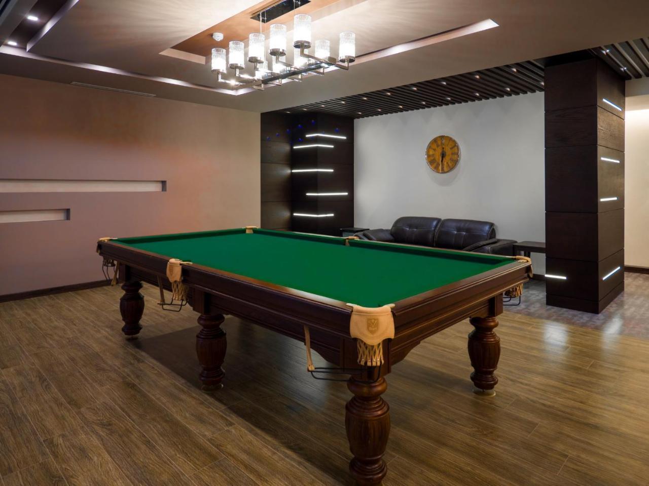 Aghababyan'S Hotel Yerevan Ngoại thất bức ảnh A pool table