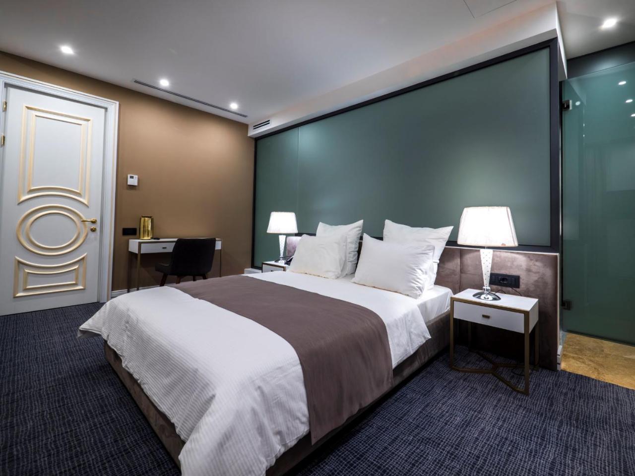 Aghababyan'S Hotel Yerevan Ngoại thất bức ảnh Deluxe room