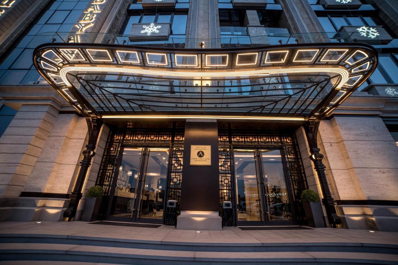 Aghababyan'S Hotel Yerevan Ngoại thất bức ảnh Entrance of the hotel